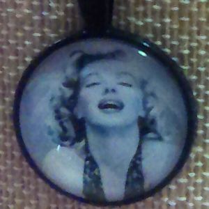 Marilyn Monroe Laughing Cabochon Necklace